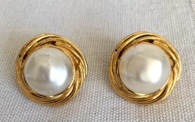 Chanel - pearl golden Chanel earringsEarrings