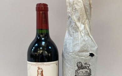 Château LATOUR 1992 - 1er Grand cru classé PAUILLAC. Deux bouteilles. (Une étiquette tachée).