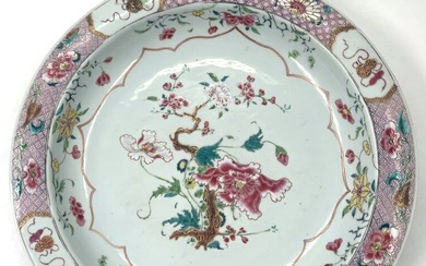 Chine Grand plat en porcelaine à décor en... - Lot 227 - Pescheteau-Badin