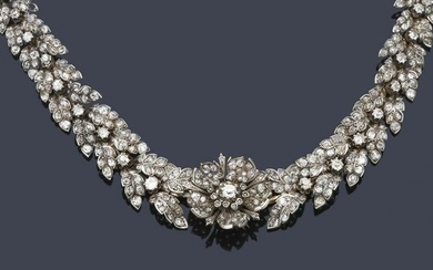 Choker with old cut diamonds of approx. 44.00 ct in