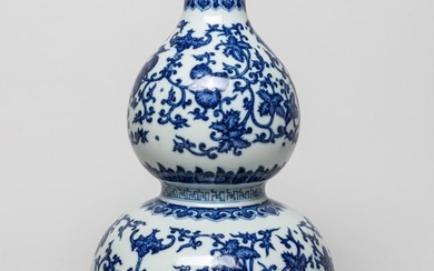 Collectible Chinese Export Porcelain Gourd Vase