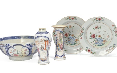 Collection of Chinese porcelain, decorated in famille rose, two deep plates, and...