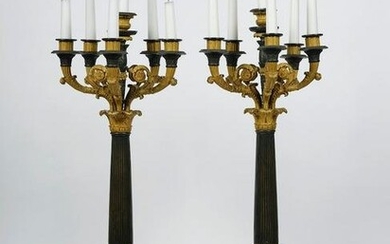Coppia di candelabri in bronzo dorato e patinato. Epoca