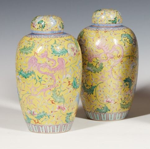 Coppia di vasi con coperchio in porcellana,... - Lot 127 - Pierre Bergé & Associés