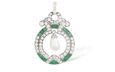 Description AN EARLY 20TH CENTURY NATURAL PEARL, EMERALD AND...