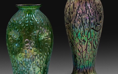 Deux vases en verre Art Nouveau Vase balustre de Loetz à corps quadruple renfoncement et...