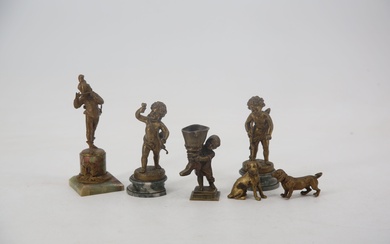 Ensemble de six sculptures en bronze à patine dorée figurant putti, flutiste, et chiens Travail...