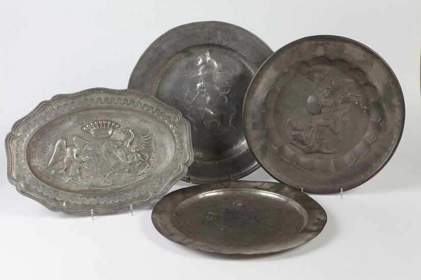 FOUR 17TH-19TH CENTURY ENGLISH AND CONTINENTAL PEWTER CHARGERS AND PLATTERS....
