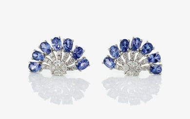 Fan-shaped stud earrings decorated with tanzanites and