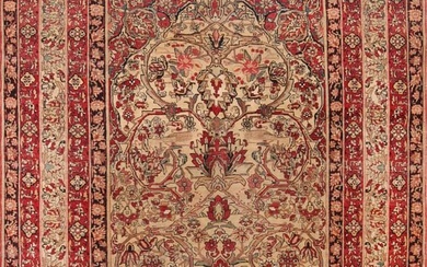 Fine Weave Floral Prayer Design Antique Persian Kerman Rug 8 ft 8 in x 6 ft (2.64 m x 1.83 m)