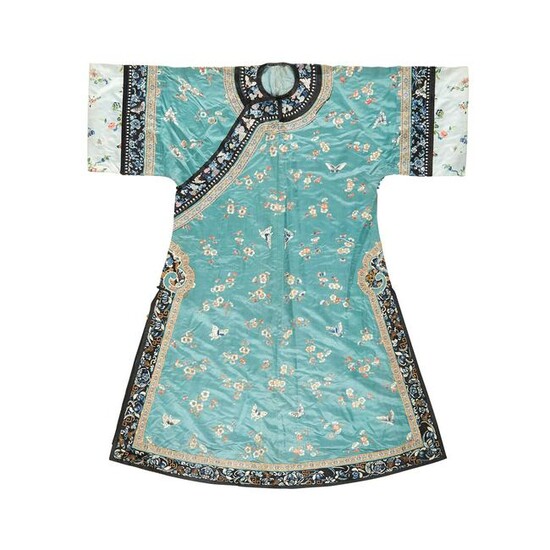 GREEN GROUND SILK EMBROIDERED LADY'S ROBE LATE QING