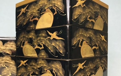 Gold Maki-e Juubako 金蒔絵 - Black Lacquered Four - Tiered A jubako adorned with Cranes and Pine Trees. - Box - The design of Cranes and Pine Trees - Lacquer, Wood
