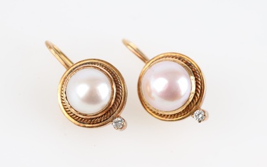 Gold earrings with pearls and diamonds, 11.0 g.