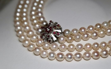 Handcrafted Germany - 18 kt. Akoya pearls, White gold - Necklace - 0.90 ct Rubies - Diamonds, 2 row genuine Japanesesea/saltwater "AA" pearls ø 6,6-6,8mm