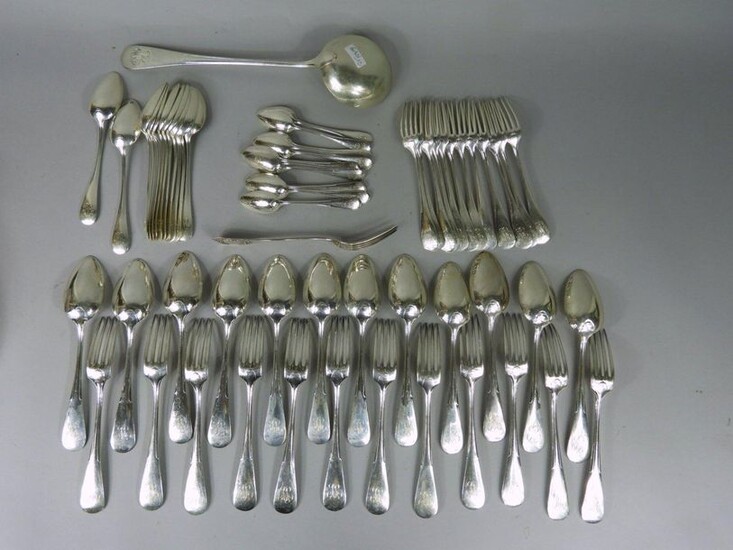 Henri SOUFFLOT Goldsmith: Minerve silver housewife's part, single flat model with monogrammed net R R, with ladle, 12 serving spoons and 13 forks, 12 flatware with entremet, 12 small spoons, weight: 3580gr