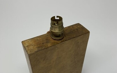 Jean-Michel FRANK (1895-1941) Lampe de table dite « Bloc » à corps quadrangulaire en bois...