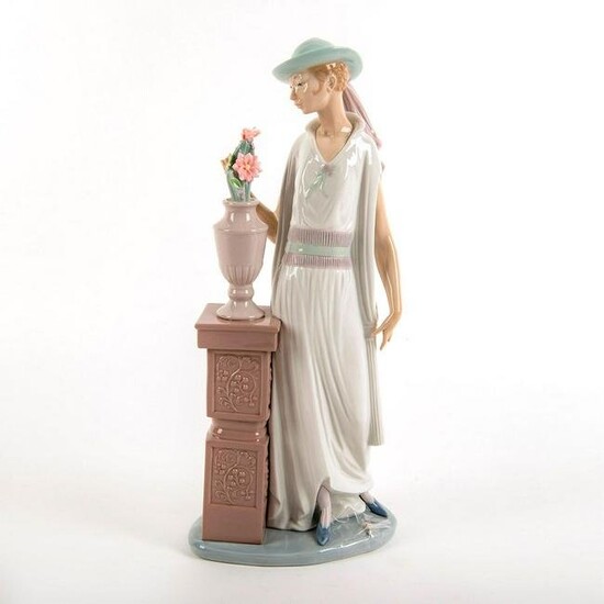 Lady Grand Casino 1015175 - Lladro Porcelain Figurine