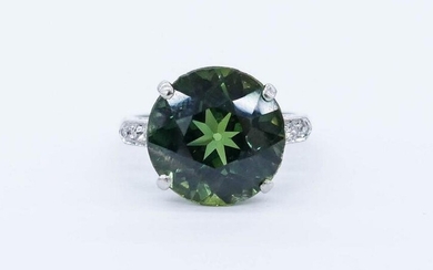 Lady's Green Sapphire & Diamond Platinum Ring