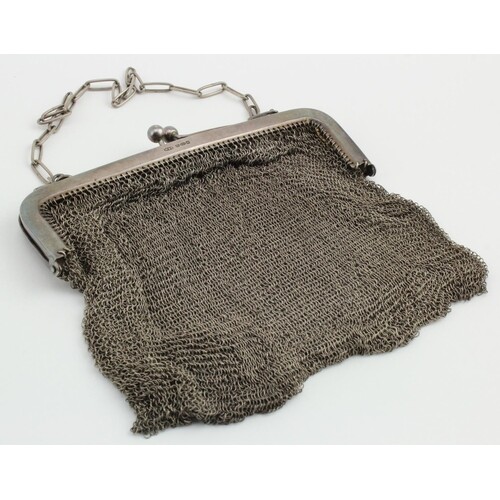 Large silver mesh purse. Import marks for London 1916. Weigh...