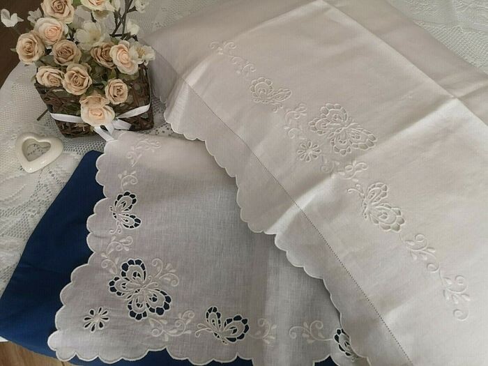 Linen sheet with embroidery Entirely hand carved - 265 x 285 cm - Linen - 21st century
