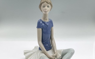 Lladro Porcelain Figurine, Beth 1001358