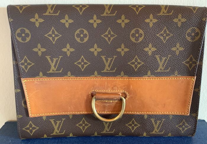 Louis Vuitton - Lea Handbag