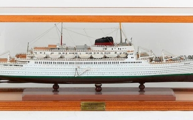 Model of the liner Antilles scale 1/240e presented...