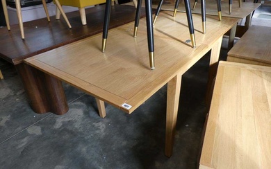Modern light oak effect dining tableCondition Report There is no...