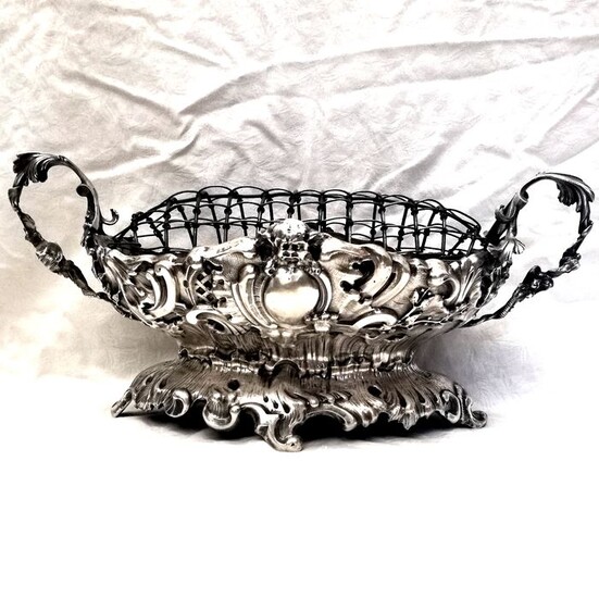 Museum Neo-Baroque Centerpiece - Silver - Maybe German - Late 19th century