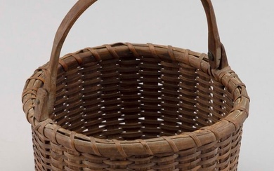 NANTUCKET LIGHTSHIP BASKET Late 19th/Early 20th Century Height 4". Diameter 6".