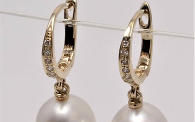 NO RESERVE PRICE - 14 kt. Yellow Gold - 9x10mm South Sea Pearl Drops - Earrings - 0.09 ct