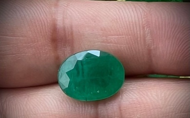 Natural Emerald Oval Faceted Cut Gemstone 7.55 Carats