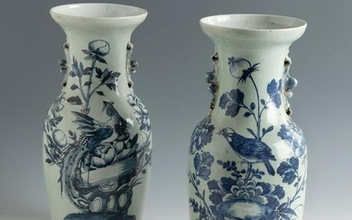 Pair of vases of the Qing dynasty. China, 19th century. White porcelain hand painted in blue.
