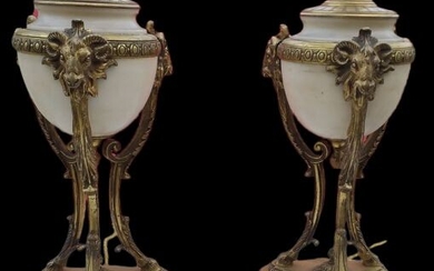 Pair of white marble bronze tripod pans finely chiseled Louis XVI style (2) - Louis XVI Style - Bronze (gilt), Marble - Second half 19th century