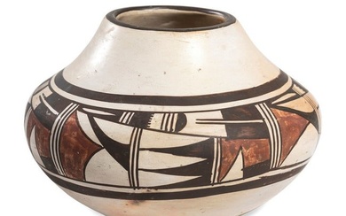 Paqua Naha, Attributed (Hopi, 1890-1955) Pottery Jar