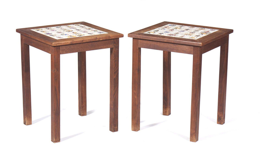 Par de mesas de apoio em castanho c/azulejos (2)