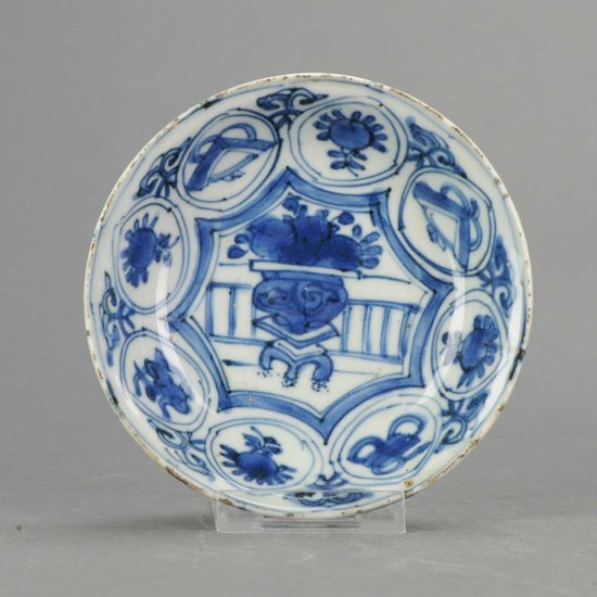 Plate - Blue and white, Kraak porcelain - Porcelain - Chinese Porcelain 17th c Kraak porcelain dish with Flower - China - 16th century