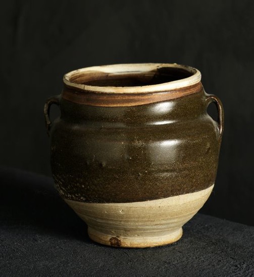Pot à deux anses Chine, ca 12°-14° siècle… Calendrier Art Précolombien - Art d’Asie - Nouvelle… Lot n° 127