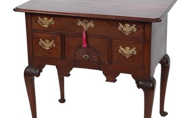 QUEEN ANNE-STYLE LOWBOY Early 20th Century Height 32". Width 34". Depth 23".