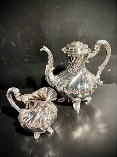 ** SET in sterling silver including a coffee maker...