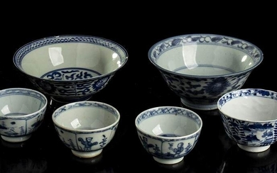 SIX 'BLUE AND WHITE' PORCELAIN BOWLS China, Qing