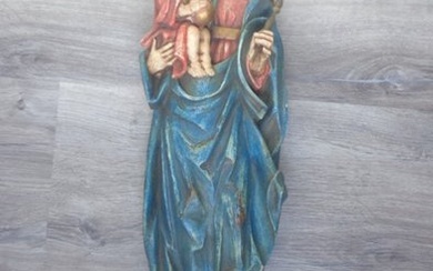 Sculpture, Farbige Madonna Mutter Gottes gekrönt mit Jesu Kind auf dem Arm auf Wandkonsole - 75 cm - Natural stone - 1970