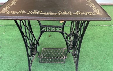 Singer Sewing Machine Table - Side table - Iron (cast), Wood