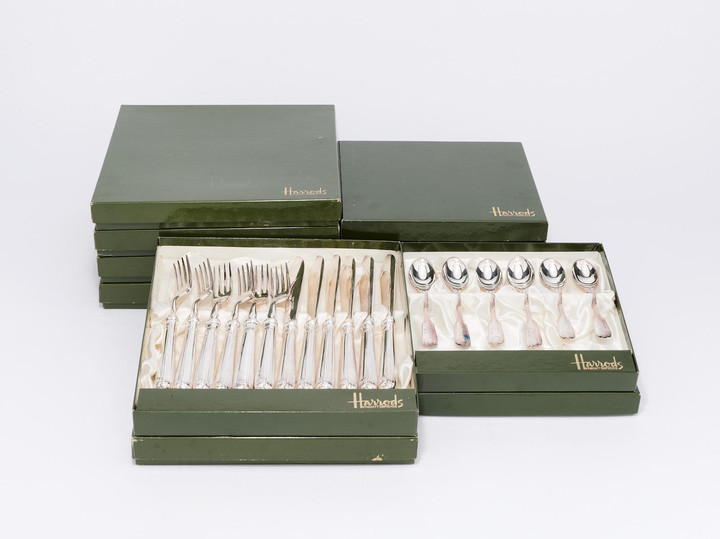 TWELVE BOXED SETS OF 'FAIRFAX' CRESTED HARRODS SHEFFIELD SILVER PLATE FLATWARE