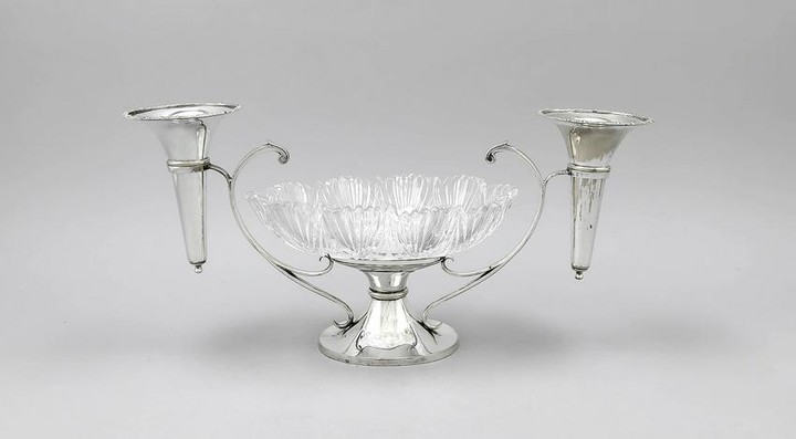 Table decoration, England, 20th century, plated, oval