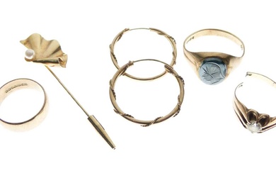 Three 9ct gold rings, tie pin, hoop earrings