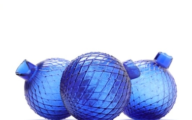 Three blue glass target balls, blown in network pattern, Germany 19th Century. Diam. ca. 7 cm.