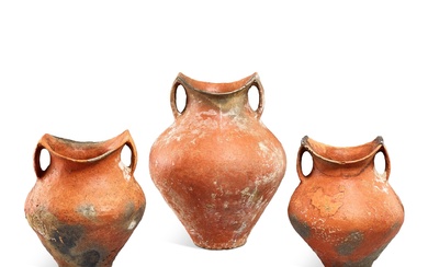 Three red pottery 'saddle-mouth' handled jars, Siwa culture, c. 1350 BC 寺窪文化 紅陶馬鞍口雙耳罐三件