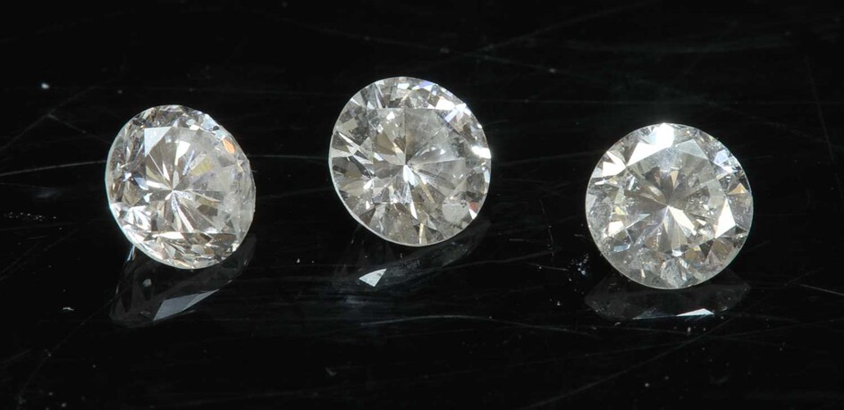 Three unmounted brilliant cut diamonds