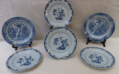 A pair of plates and 4 Chinese blue plates, 18th...